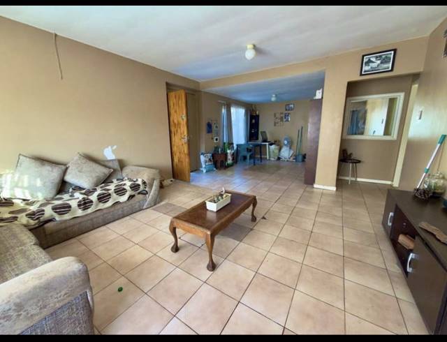 3 BEDROOM HOUSE FOR SALE IN MINNEBRON